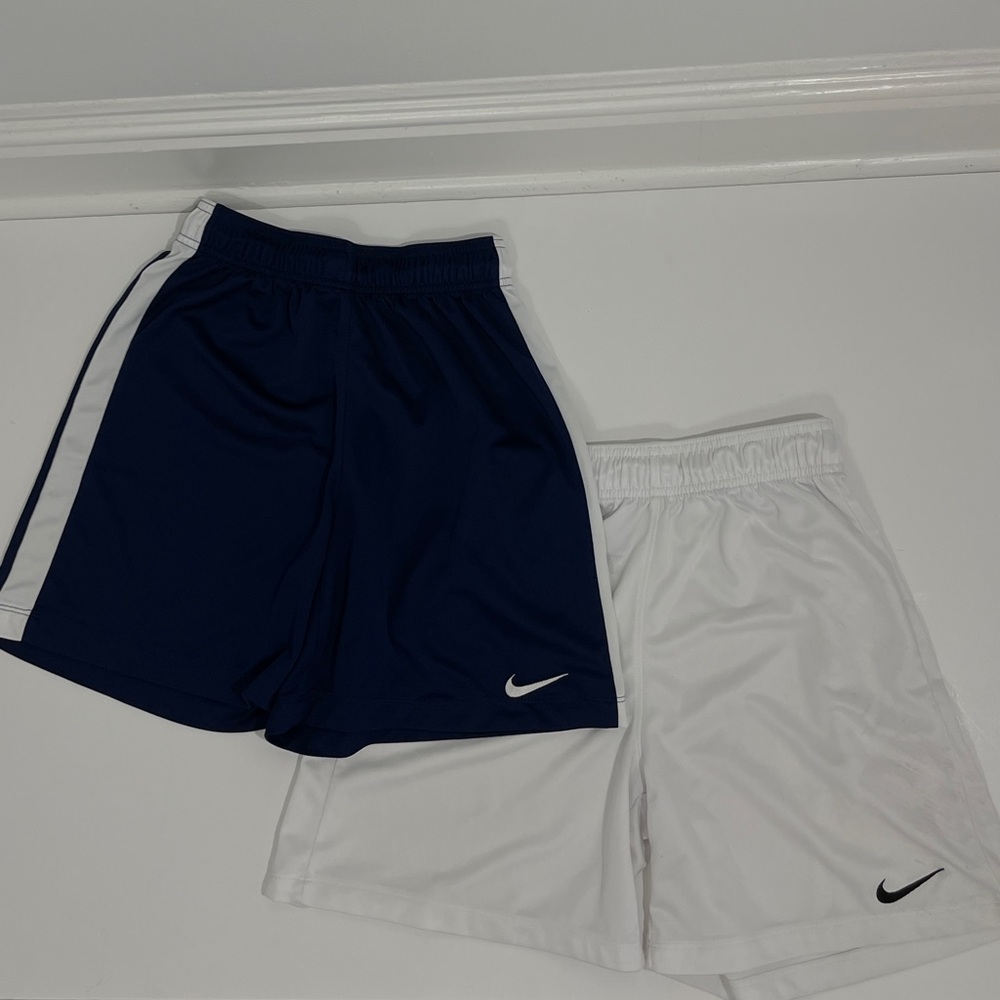 1 Pair of Nike Dri-Fit Shorts Boys Size: Large